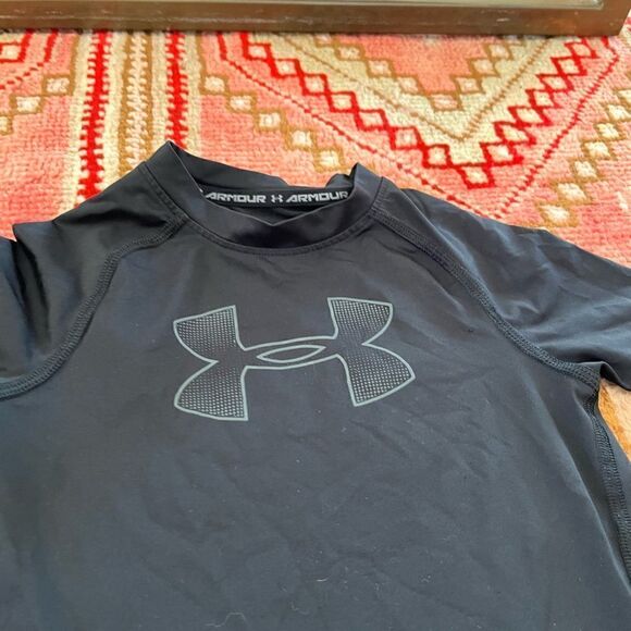 Under armor set of two youth, extra small compression, T-shirts - Picture 6 of 6